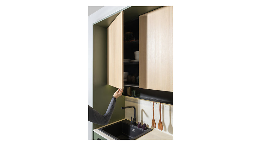 Milino Medium B kitchen set lifestyle shot, gray/oak with countertop